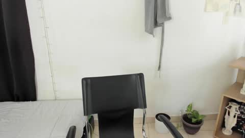 Snapshot of mazikeen_18 chatting on 6, 1, 2025 mazikeen_18 online show from 6, 1, 2025