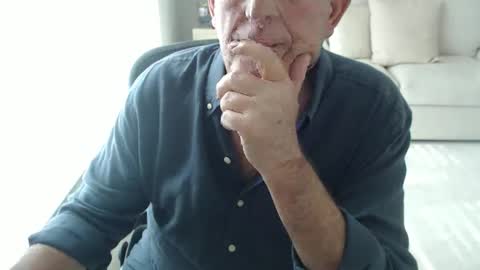 Snapshot of mbeastie chatting on 3, 12, 2025 Beastie online show from 3, 12, 2025