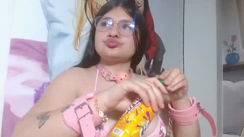 mackenna av online show from 26, 2, 2025