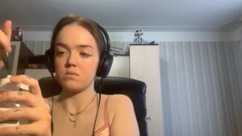 Hello Lisa here   Help me to make 50 thumbs up 333 online show from 15, 10, 2025