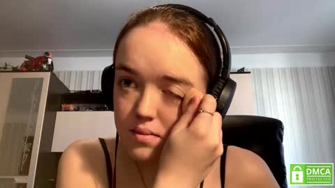 Hello Lisa here   Help me to make 50 thumbs up 333 online show from 20, 10, 2025