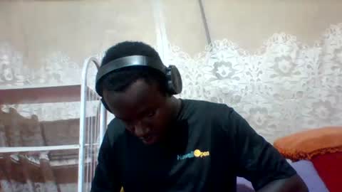 Snapshot of mclntz_bbc chatting on 8, 2, 2025 mclntz_bbc online show from 8, 2, 2025