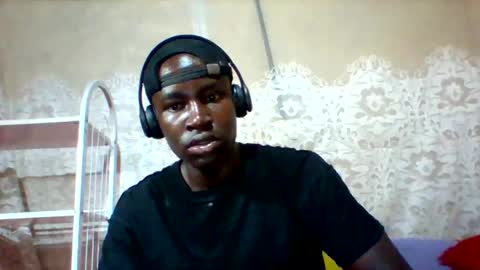 Snapshot of mclntz_bbc chatting on 8, 3, 2025 mclntz_bbc online show from 8, 3, 2025