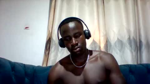 Snapshot of mclntz_bbc chatting on 8, 10, 2025 mclntz_bbc online show from 8, 10, 2025
