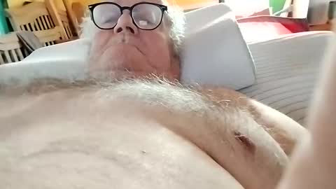 Snapshot of mcwire4 chatting on 4, 1, 2025 mcwire4 online show from 4, 1, 2025