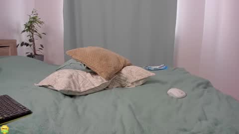 Snapshot of me__ow chatting on 18, 2, 2025 Nessa online show from 18, 2, 2025