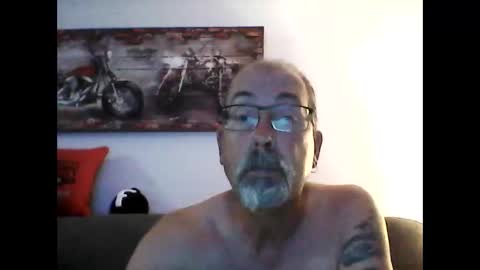 Snapshot of meathome3 chatting on 20, 9, 2025 me at home online show from 20, 9, 2025