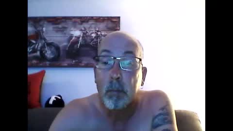 Snapshot of meathome3 chatting on 27, 9, 2025 me at home online show from 27, 9, 2025