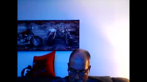 Snapshot of meathome3 chatting on 21, 11, 2025 me at home online show from 21, 11, 2025