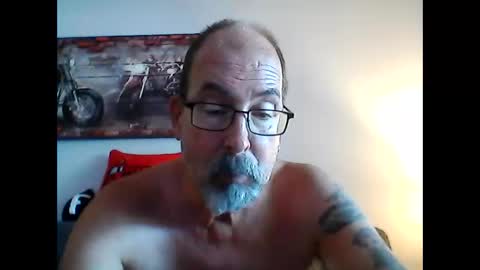 Snapshot of meathome3 chatting on 14, 12, 2025 me at home online show from 14, 12, 2025