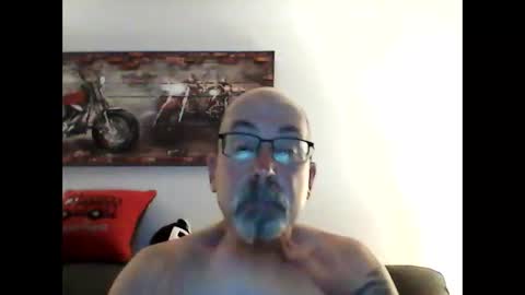 me at home online show from 25, 4, 2026