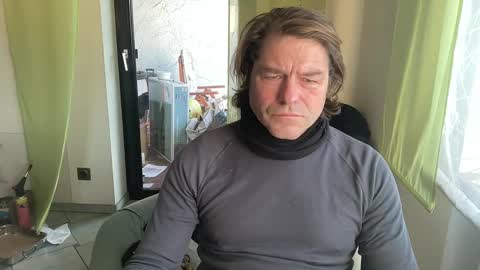 Snapshot of medeinoe chatting on 12, 1, 2025 medeinoe online show from 12, 1, 2025