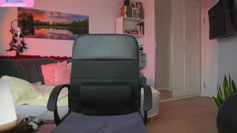Snapshot of medelainexx chatting on 10, 12, 2024 Milena online show from 10, 12, 2024