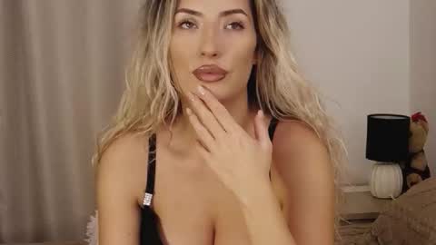 Megan Blazee  online show from 15, 10, 2025