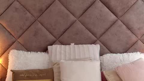 Megan Blazee  online show from 24, 11, 2025