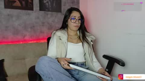 Snapshot of megan_bluee_ chatting on 29, 6, 2026 Megan Bluee online show from 29, 6, 2026