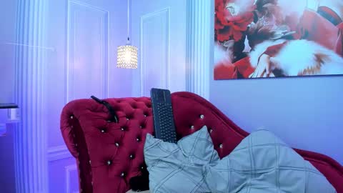 Snapshot of megan_cute4u chatting on 8, 10, 2025 Megan online show from 8, 10, 2025