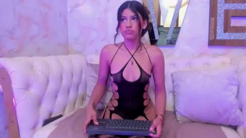 Snapshot of megan_cute4u chatting on 2, 11, 2025 Megan online show from 2, 11, 2025
