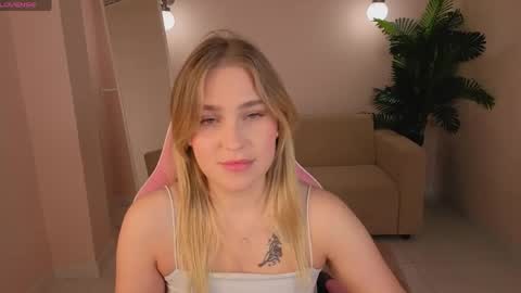 Snapshot of megan_gonzalezzz chatting on 25, 5, 2026 megan_gonzalezzz online show from 25, 5, 2026