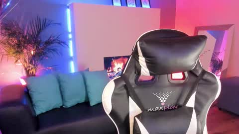 Snapshot of megan_inked_ chatting on 10, 9, 2025 online show from 10, 9, 2025