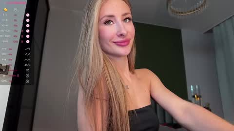 Snapshot of megan_ssstacy chatting on 2, 1, 2025 Stacy UTC 700 0800am-0200pm online show from 2, 1, 2025