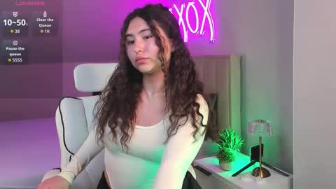 Snapshot of megan_williamms chatting on 18, 9, 2025 Megan online show from 18, 9, 2025