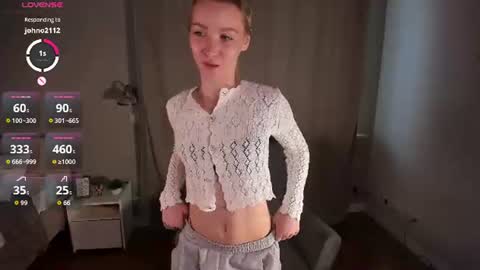 Snapshot of meganhenns chatting on 14, 6, 2026 Elly online show from 14, 6, 2026