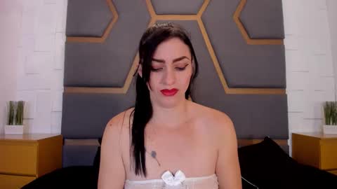 Snapshot of meganhofman chatting on 6, 11, 2025 Megan Hofman online show from 6, 11, 2025