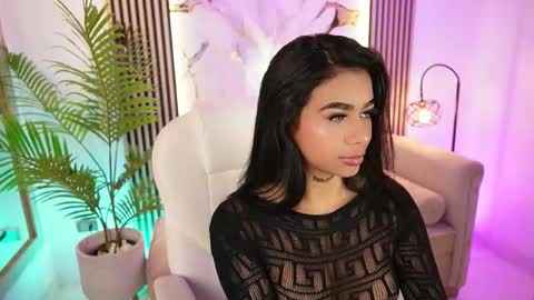 Snapshot of meganlowell chatting on 18, 11, 2025 Megan Lowell online show from 18, 11, 2025