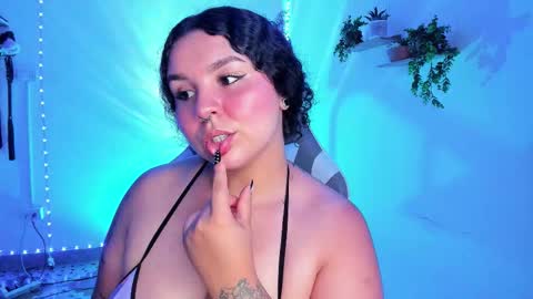 Snapshot of meggan_millerr chatting on 18, 11, 2025 online show from 18, 11, 2025