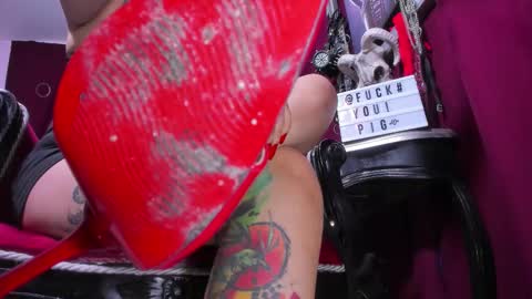 Snapshot of megoddessara chatting on 4, 11, 2025 Goddess Sara online show from 4, 11, 2025