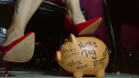 Snapshot of megoddessara chatting on 14, 7, 2026 Goddess Sara online show from 14, 7, 2026
