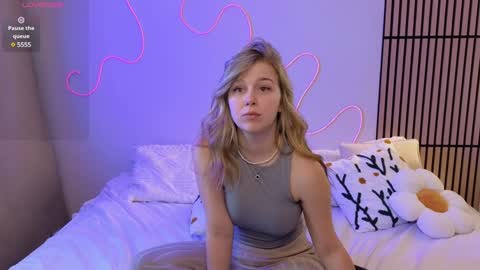 Snapshot of mel_nelson chatting on 4, 2, 2025 Mel online show from 4, 2, 2025