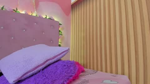 Snapshot of melanie__evans chatting on 25, 4, 2026 melanie__evans online show from 25, 4, 2026