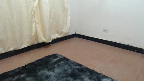 Snapshot of melanie_roux_ chatting on 2, 2, 2025 Melanie roux online show from 2, 2, 2025