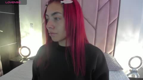 Snapshot of melanie_roux_ chatting on 2, 11, 2025 Melanie roux online show from 2, 11, 2025