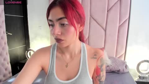 Snapshot of melanie_roux_ chatting on 12, 11, 2025 Melanie roux online show from 12, 11, 2025