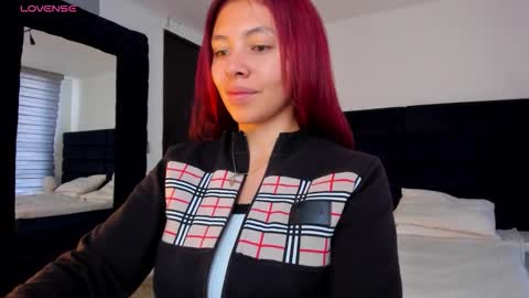 Snapshot of melanie_roux_ chatting on 6, 1, 2026 Melanie roux online show from 6, 1, 2026