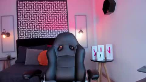 Snapshot of melanie_silver_ chatting on 27, 11, 2025 Melanie online show from 27, 11, 2025