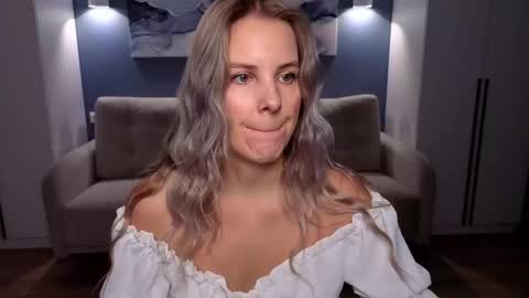 Snapshot of melaniebennett chatting on 16, 11, 2025 Melanie Bennett online show from 16, 11, 2025