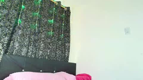 Snapshot of melannia_hills chatting on 19, 9, 2025 melannia_hills online show from 19, 9, 2025