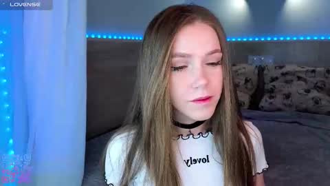 Melee Eva - Thumbs Up please  online show from 8, 2, 2026