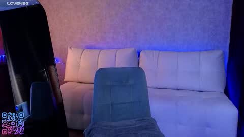 Melee Eva - Thumbs Up please  online show from 2, 3, 2026