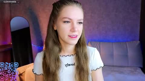 Melee Eva - Thumbs Up please  online show from 7, 4, 2026