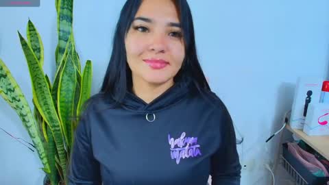    Independent model online show from 19, 5, 2026