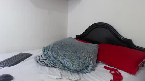 Snapshot of melihotxxx chatting on 5, 1, 2025 melihotxxx online show from 5, 1, 2025