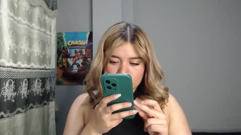 Snapshot of meliinna_xxx chatting on 28, 11, 2025 meliinna_xxx online show from 28, 11, 2025