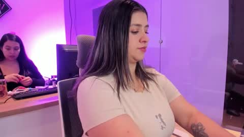 Snapshot of melinda_bob chatting on 11, 10, 2025 Melinda online show from 11, 10, 2025