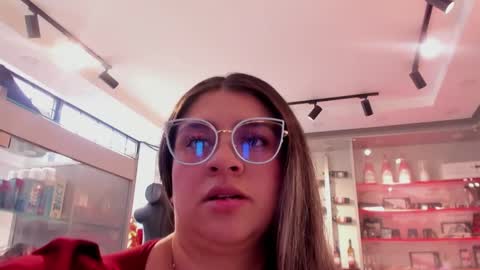 Snapshot of melinda_bob chatting on 27, 10, 2025 Melinda online show from 27, 10, 2025