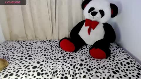 Snapshot of melinna706702 chatting on 4, 3, 2025 melinna706702 online show from 4, 3, 2025